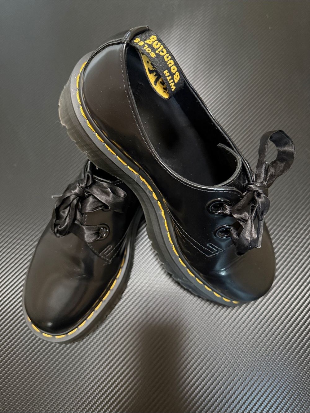 Dr. Martens Holly Black Leather Satin Ribbon 2-Eye Oxford Sz 9 (women’s)
